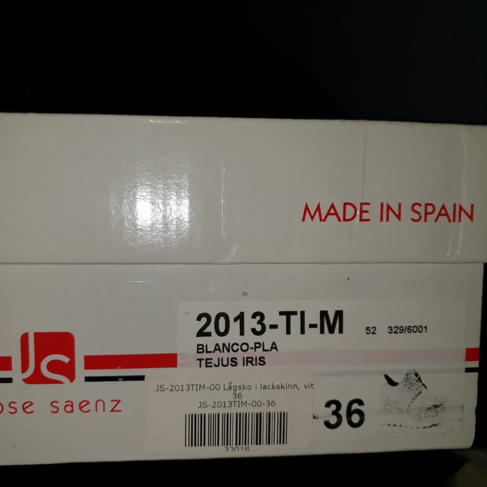 Nya glittriga tjej skor köpta i Spanien för 110€ . Skor.