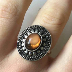  - Superfin ring med orange sten! Frakt 9kr