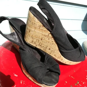  - Svarta Sandaletter i fint skick möts bara upp i Stockholm och tar kontant 