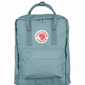  - Säljer min älskade fjällräven kånken i färgen sky blue ,varsamt använd men man ser ändå att den är använd. Inga större skador, inköpt för ungefär 1 1/2 år sedan, men fortfarande i fint skick    öppen till att diskutera pris (inköpt för 900kr) 