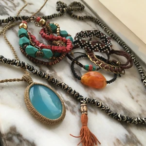  - smycken som jag köpt i indien, portugal, kap verde m.m. vill du inte ha alla är det bara att föreslå pris för det du vill ha. hämtas i sthlm eller skickas om du betalar frakt. säljer massor (kmr mycket nytt i dagarna), mängdrabatt finnes! 