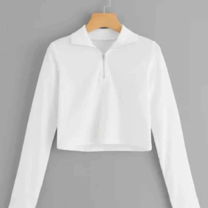  - En croppad tröja i storleken S, testad endast en gång och väldigt svår att få tag i. Säljes pga att den va för liten för mig.