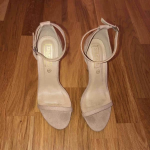  - Ungefär 12cm höga 