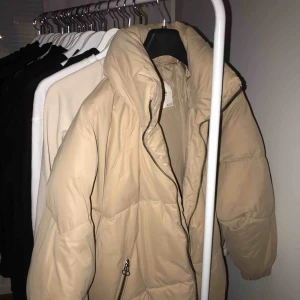  - Dunjacka, endast prövad!! Frakt tillkommer. 