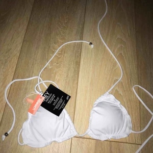  - Fin bikini top aldrig använd, bara testat. Säljer på grund av för liten.Köparen betalar frakten! Står M som storlek men passar mer xs/s. Tar betalt genom swish