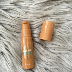  - Drew the hoola bronzer, pumpad 2-3ggr. Kan skickas