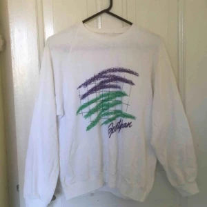  - Fin collegetröja från Sportjohan i använt skick. Uppskattar storleken till XS, då den är lite för liten på mig som brukar ha S. Frakten är inräknad i priset.