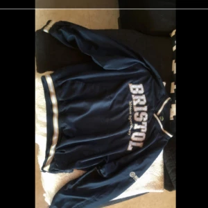  - Nice windstopper ish, fint skick!! Köpt på second hand. Priset är inkl frakt!