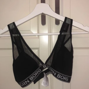  - Helt ny bralette/bh från Björn Borg, helt ny oanvänd!😊 Den är i storlek M men kan lätt passa en XS/S också💕 Kan fraktas om köparen betalar för frakten😊 Betalningen sker via Swish!💕