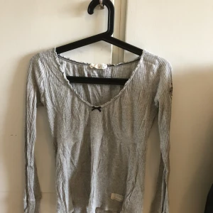  - Grå Tröja från odd Molly i storlek 0 som är som 34 