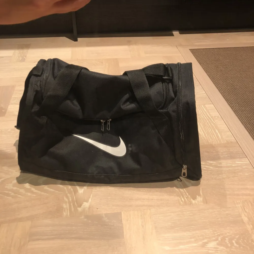 Nike duffel bag XS . Väskor.