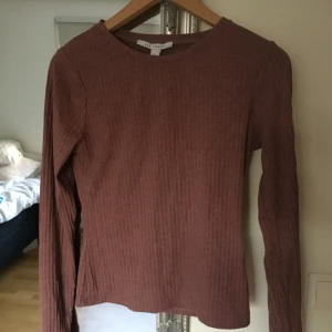  - Lila tröja från Nelly, skönaste materialet! 