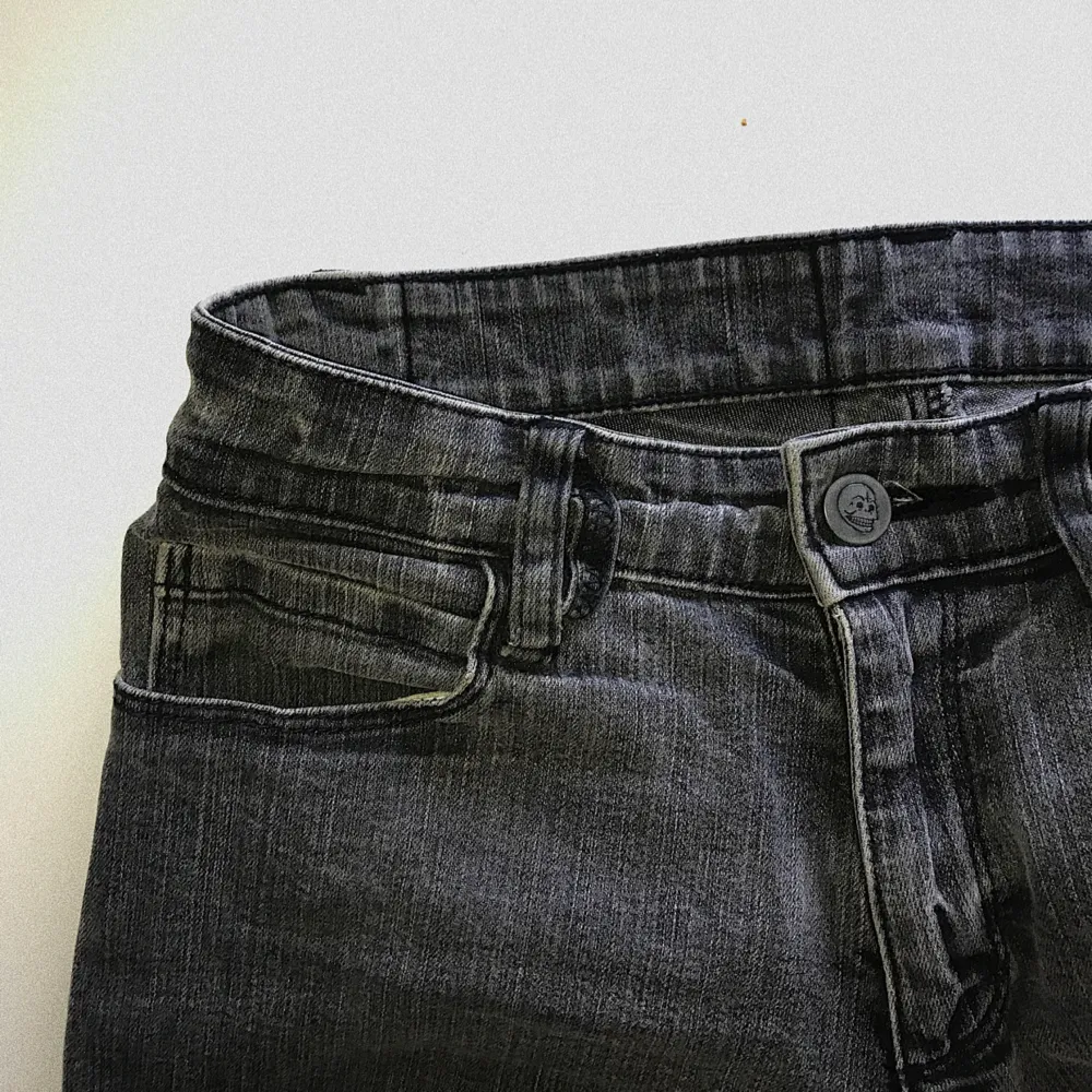 Ett par gråa jeans från cheap monday, super snygga & hyfsat så stretchiga.  150 + frakt. Jeans & Byxor.