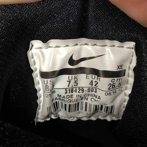  - Skorna är i bra skick (8/10). Nypris är ca 1200kr, kan mötas upp i Gävle. Köparen står för frakt. Priset kan diskuteras