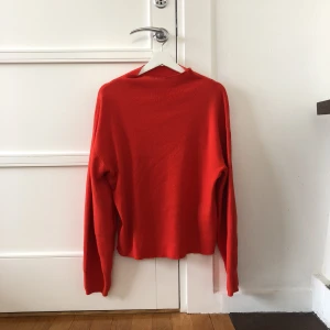  - Vida ärmar, halvpolo,  aldrig använd.