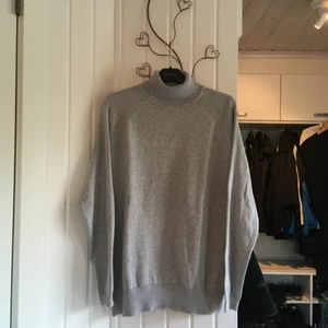  - Aldrig använd förutom nu på bilden och i provrummet. För trång i halsen för min smak! 😕 Frakt tillkommer