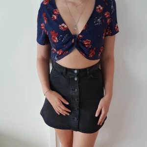  - Skater kjol från Monki i bra skick