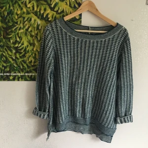  - Använd men fortfarande mysig trotjänare från Indiska. Storleken är S men den sitter inte tight så den passar även M, möjligtvis också L! Färgen är svår att fånga på bild men den är i all fall blå/vit. Skriv gärna för fler bilder!! 💖