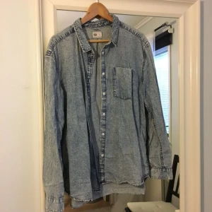  - Jeansshorta från crocker som helt enkelt inte används. Är i fint skick och jättemjuk och skön. Perfekt till alla årstider enligt mig🌷✨