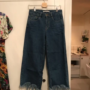  - Culottejeans från Zara, knappt använda. Möts upp i Sthlm eller skickar mot fraktkostnad.