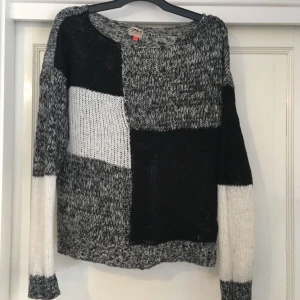  - Tunn stickad tröja från ONLY i storlek M. Skickas mot att köparen betalar frakten! 💌