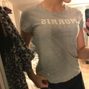  - Morris t-shirt i bra skick, använd max 5ggr och inte sönder tvättad. Säljer pga att den inte kommer till användning! Betalning sker via Swish och köparen står för frakten.