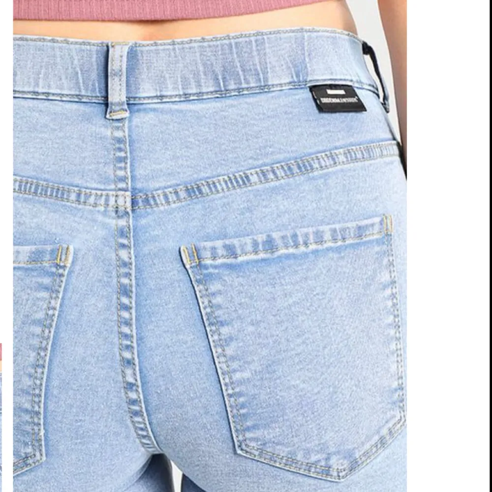 Superstretchiga jeans från Dr Denim! Jättesköna på, gott skick. Säljer på pga att de inte kommer till användning. . Jeans & Byxor.