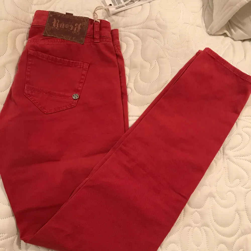 Ra-Re nya jeans light red  Skickar kostar 45kr eller hämta i Majorna Gbg . Jeans & Byxor.