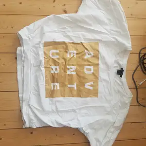 kortärmad sweatshirt i vitt/guld 