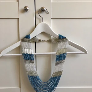  - Halsband från Pipols Bazaar, knappt använt
