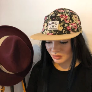  - Fivepanel från Markisa Nypris: 280:- Mitt pris: 120:-