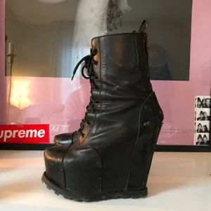  - Boots från Acne. Väl använda men fina ändå! Nypris ca 4500 kr. Möts upp i Sthlm eller skickar mot fraktkostnad. 