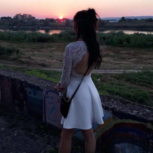  - Säljer min finaste klänning pga blivit för liten. Köptes för 499kr på nelly i storleken XS. Väldigt fin och perfekt för avslutningar, fester och andra grejer. Betalning via swish annars om du bor i närheten av östwrgötland kan jag möta dig eller frakta gratis