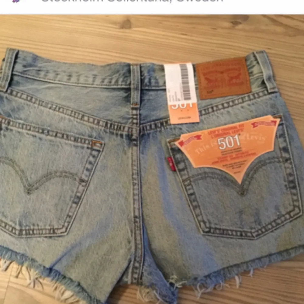 Säljer ett par oanvända nya levi’s 501 shorts från yunkyard.com pga fel strl. Shorts.