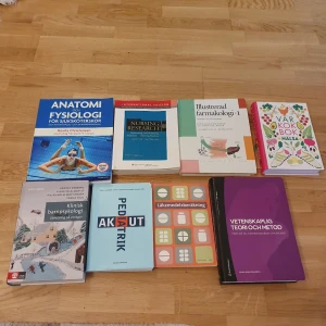  - 100 kr / bok Om man får sälja böcker här 😊