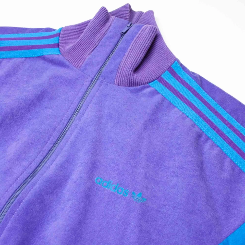 Vintage 80s 90s Adidas unisex velvet track jacket in purple SIZE Label: UK M, fit best XS-M Measurements (flat): Length: 64 Pit to pit: 59 Sleeve inseam: 48 Free shipping! Read the full description at our website majorunit.com No returns.. Jackor.