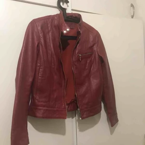  - Skinnjacka röd 