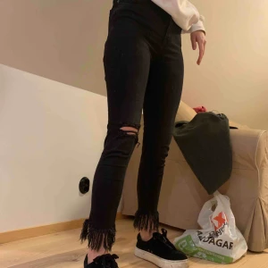  - Ett par svarta jeans från bershka, väldigt stretchiga 