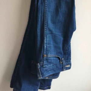  - Supersnygga lågmidjade wrangler jeans. Bra skick med retro känsla. Köpare står för frakt. Eller så möts vi på söder 🐼