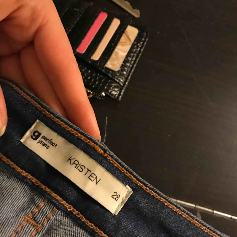 Snygga jeans från Gina, säljer då de inte kommer till användning längre. Jeans & Byxor.