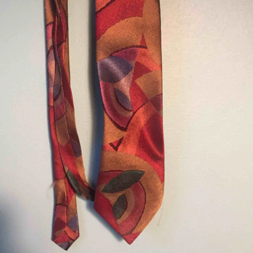 Så cool vintage slips från Beyond retro. smal design! Frakt 15 kr! Kan mötas upp i Stockholm. . Accessoarer.
