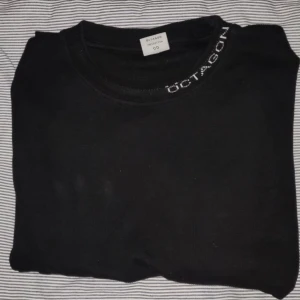  - Öctagon longsleeve använd ganska mycket  storlek Medium  Mötas upp i Norrköping eller köparen står för frakten 