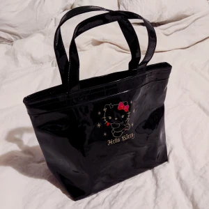  - Cute Hello Kitty väska! 😼🎀 