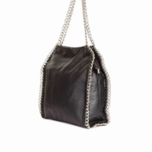  - Säljer denna väska från scorett Den är använd en del men är i bra skick förutom att dragkedjan har lossnat lite men jag kan sy det🥰🥰Skicka iväg ett meddelande om du är intresserad och vill ha fler bilder 🥰 Köparen står för frakt