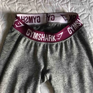  - GS skönaste tights! Flex leggings, supersnygga! jättebra skick! Strl M.  Frakt kan vi dela på om de ska skickas! 🌸