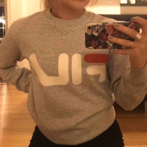  - Säljer denna super snygga fila tröja👚 använts ett par gånger men är fortfarande i bra skick😊 frakt tillkommer👼🏼👼🏼