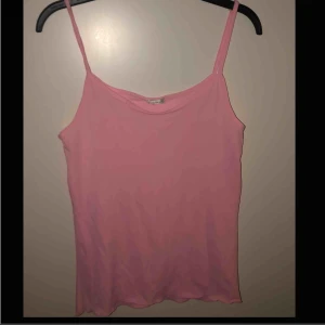  - Jätte fint vintage linne!  Säljer då det inte kommer till användning. Katt finns i hemmet. Kan fraktas men du själv står för frakten 18 kr!