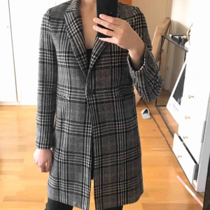  - Stilren ullkappa från Zara 68 % ull. 