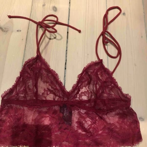  - Oanvänd spetsbh från & Other Stories. Superfin!! Frakt tillkommer! 🌹