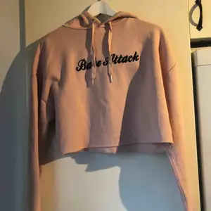 En rosa hoodie från h&m, storlek M, aldrig använd! Kort i modellen! Skickas ej💗